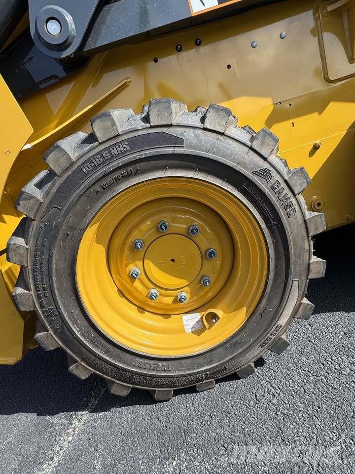John Deere 318 P Φορτωτάκια