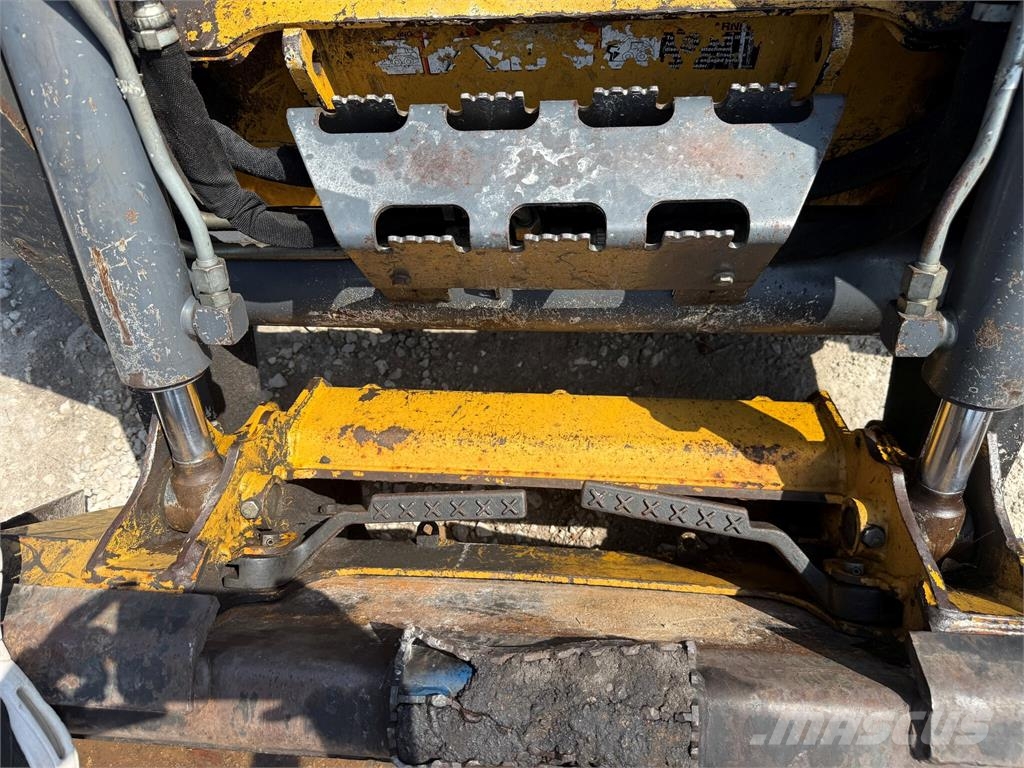 John Deere 318E Φορτωτάκια