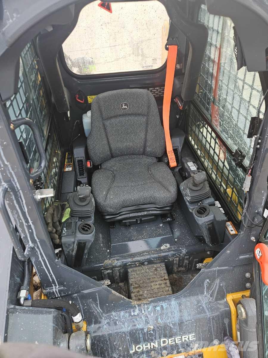 John Deere 318G Skid steer loaders