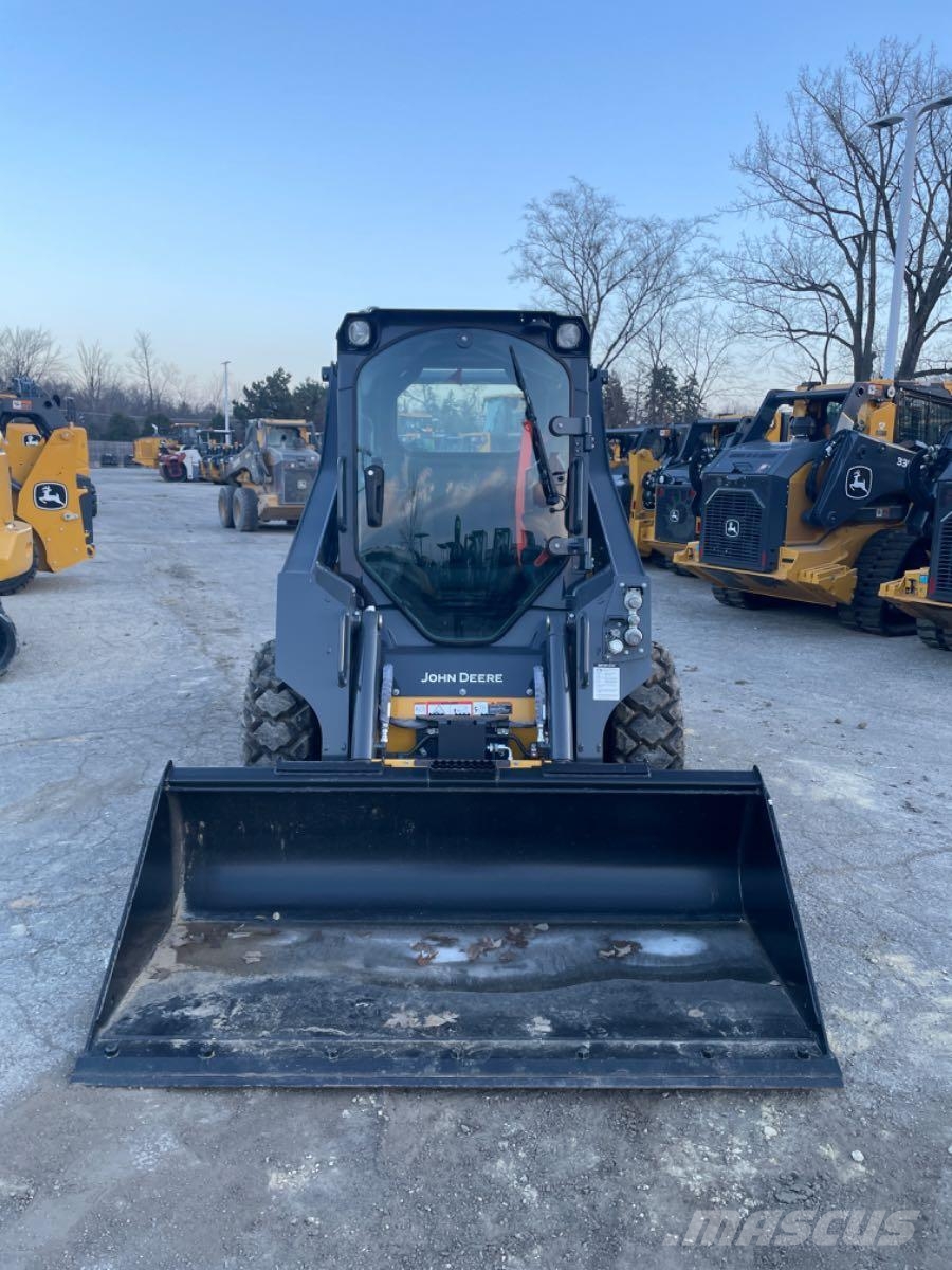 John Deere 318G Skid steer loaders