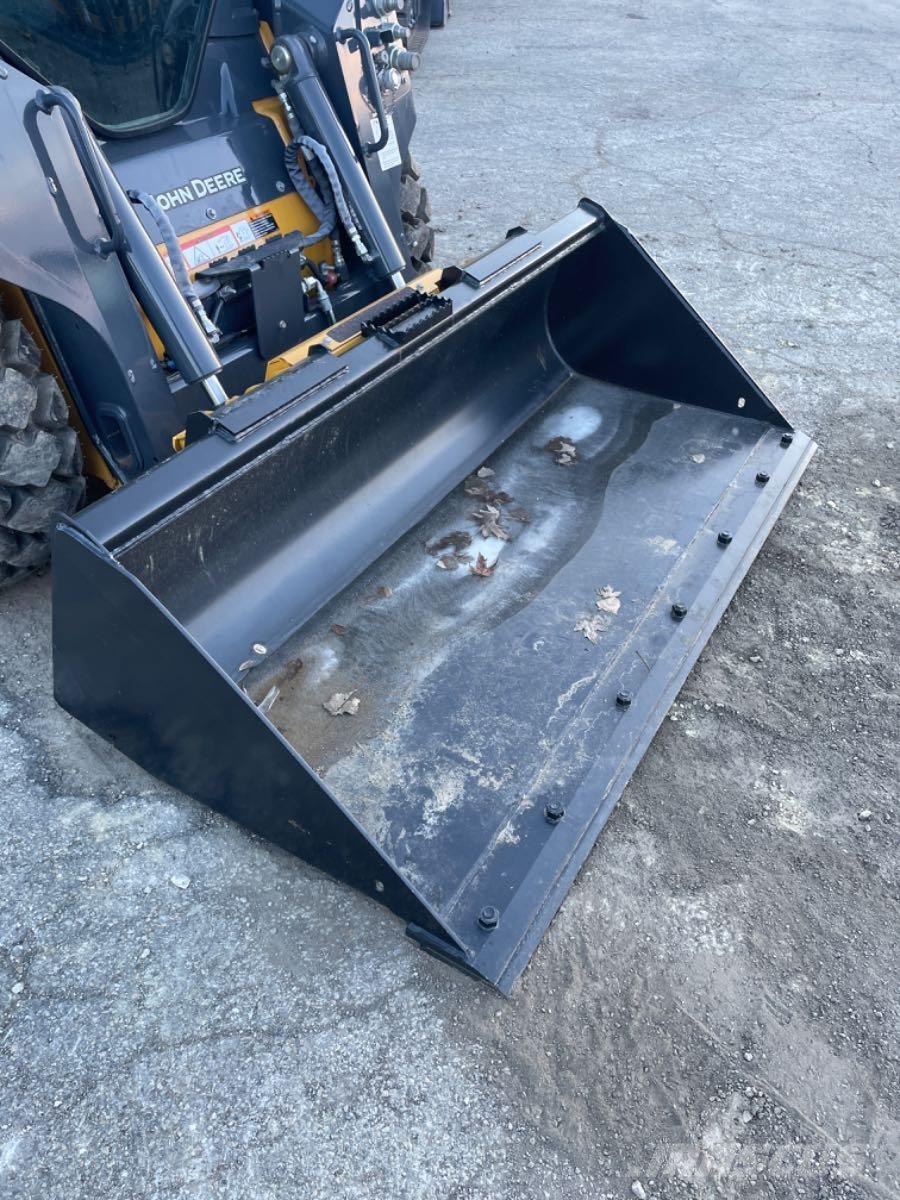 John Deere 318G Skid steer loaders