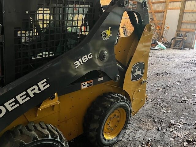 John Deere 318G Φορτωτάκια