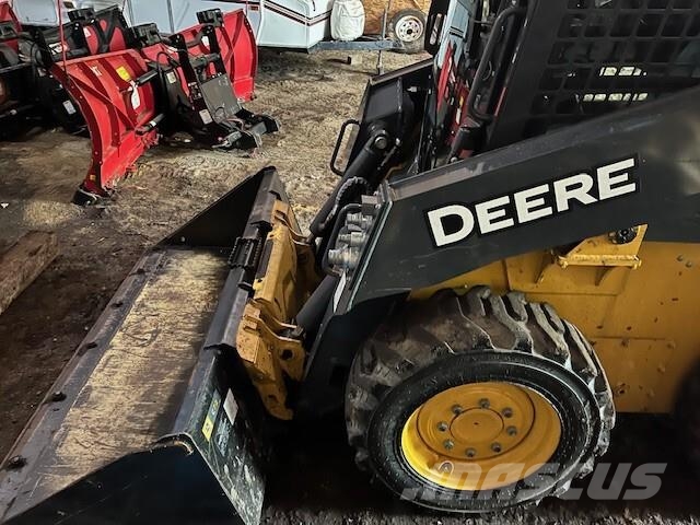 John Deere 318G Φορτωτάκια