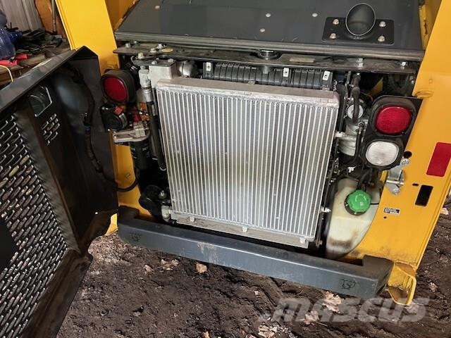 John Deere 318G Φορτωτάκια