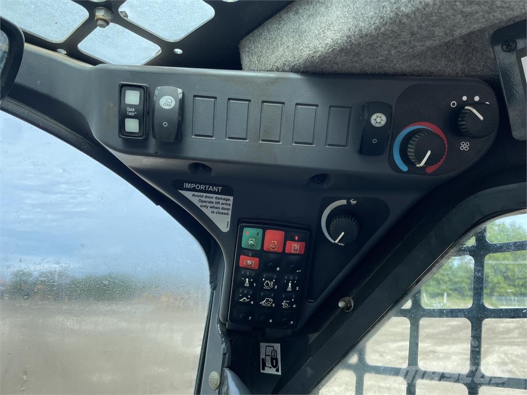 John Deere 318G Skid steer mini nakladalci