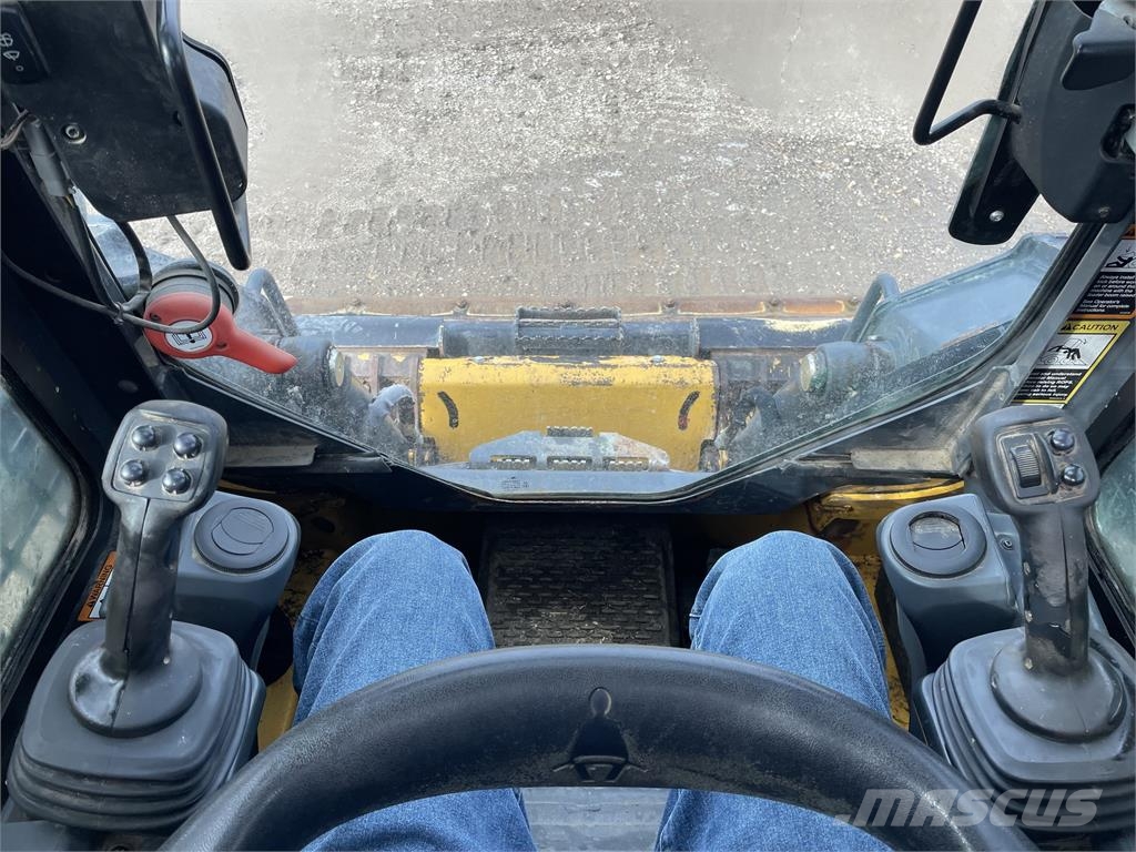 John Deere 318G Skid steer mini nakladalci