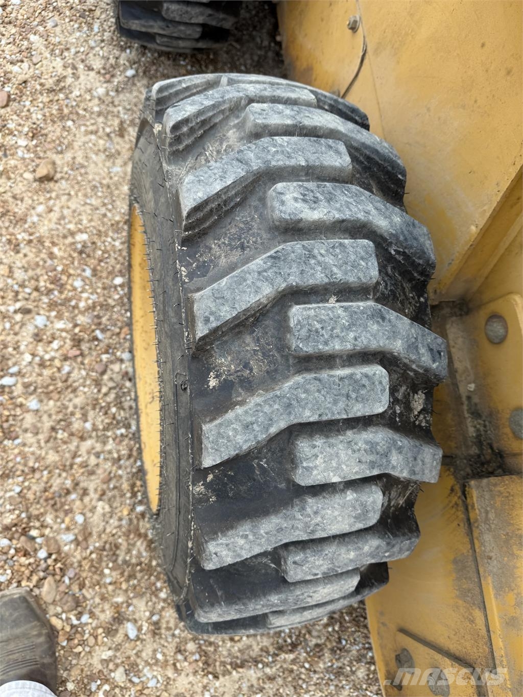 John Deere 320 Kompaktrakodók