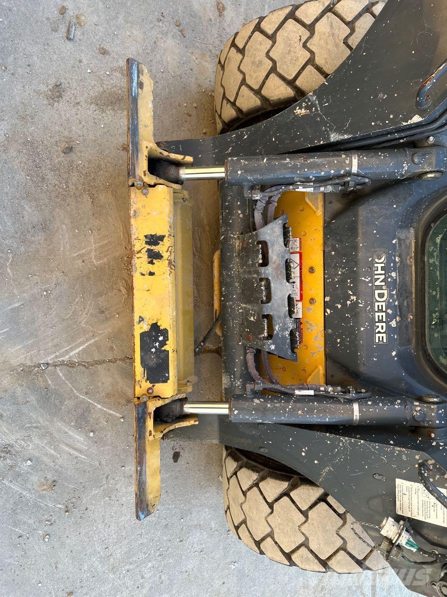 John Deere 320G Mini incarcator