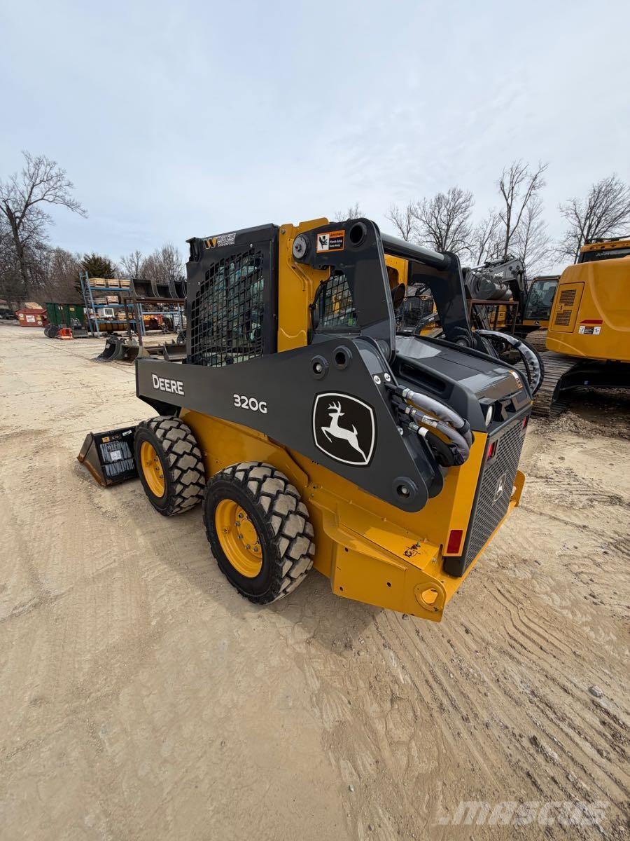 John Deere 320G 스키드로더