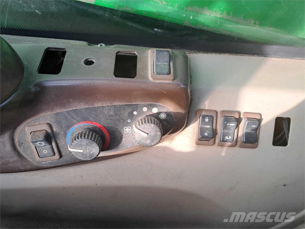 John Deere 3220 Lauksaimniecības pacēlāji