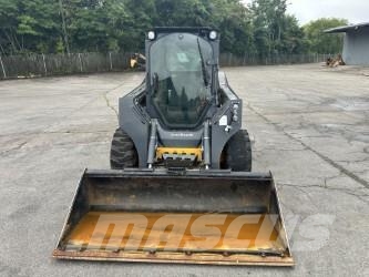 John Deere 324G Skid steer loaders