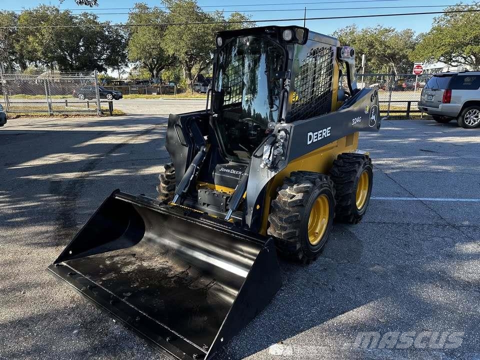 John Deere 324G لوادر انزلاقية التوجيه