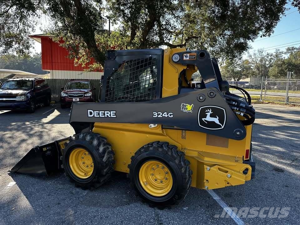 John Deere 324G لوادر انزلاقية التوجيه
