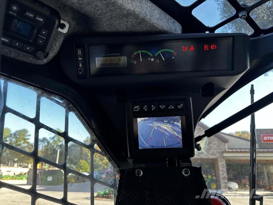 John Deere 324G لوادر انزلاقية التوجيه