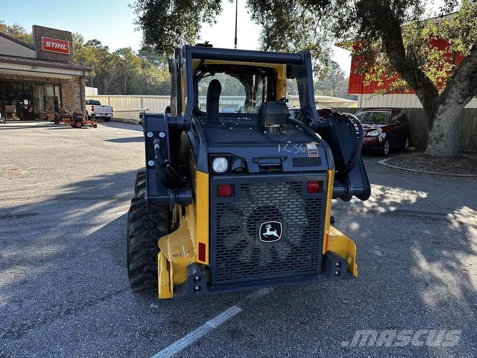 John Deere 324G لوادر انزلاقية التوجيه