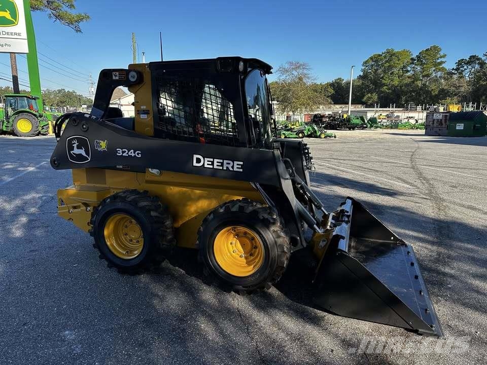 John Deere 324G لوادر انزلاقية التوجيه
