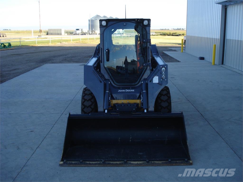John Deere 324G Minicargadoras