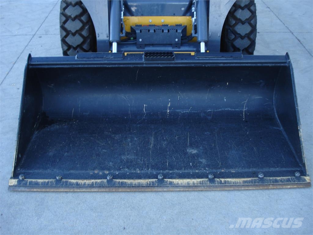 John Deere 324G Minicargadoras