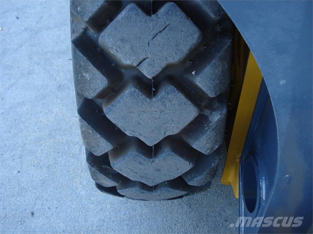 John Deere 324G Minicargadoras