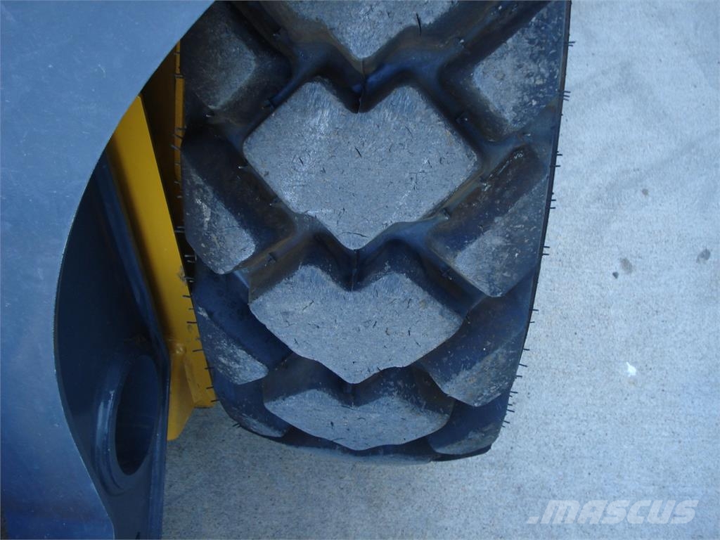 John Deere 324G Minicargadoras