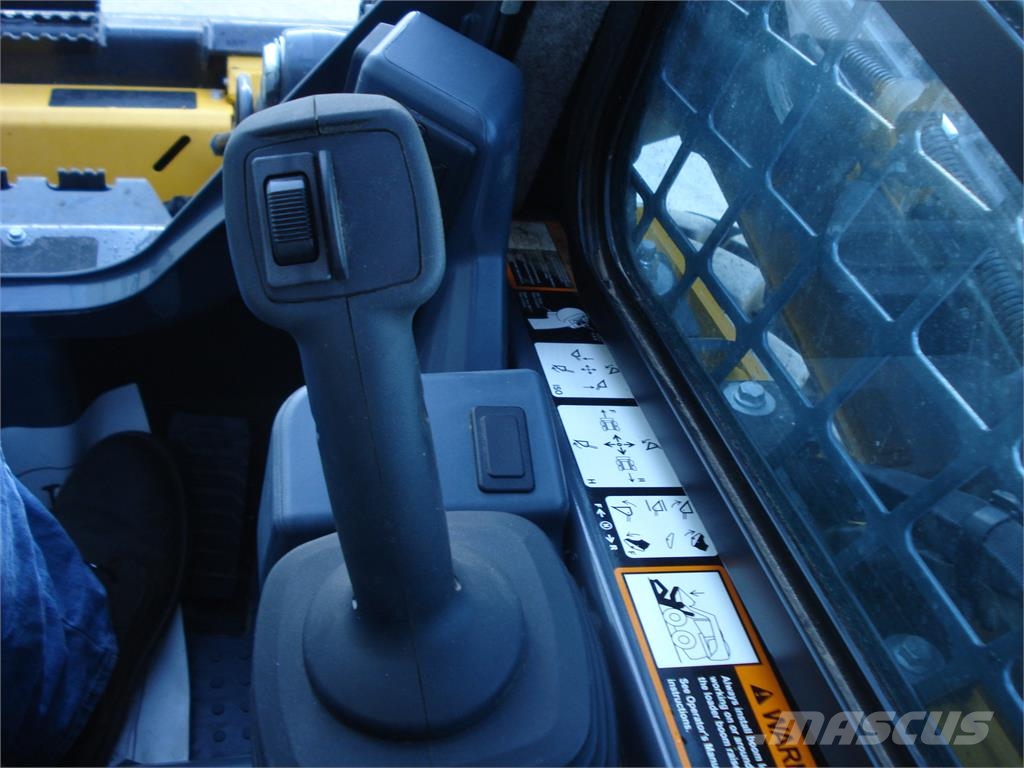 John Deere 324G Minicargadoras