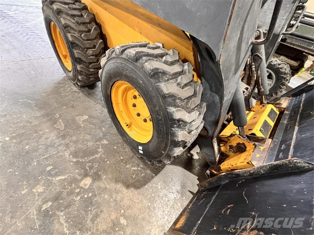 John Deere 324G Minicargadoras
