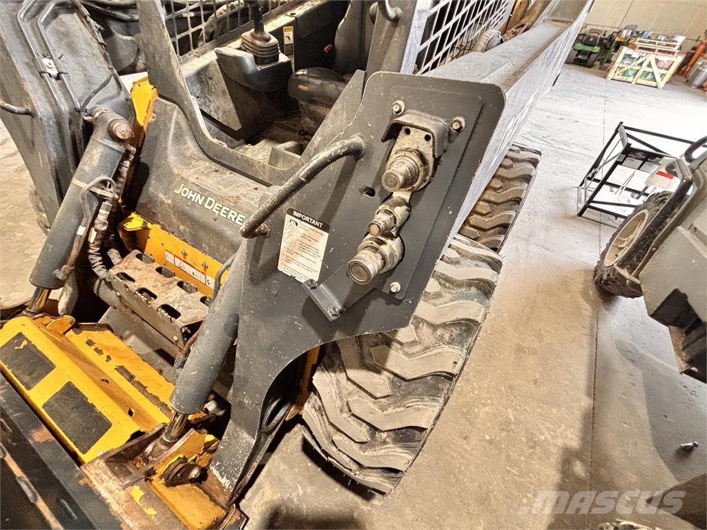 John Deere 324G Minicargadoras
