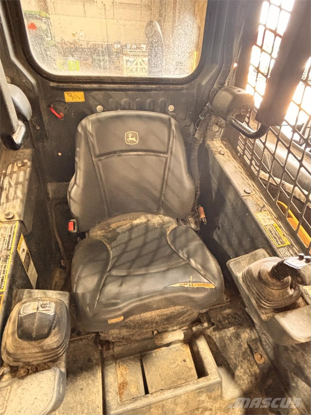 John Deere 324G Minicargadoras