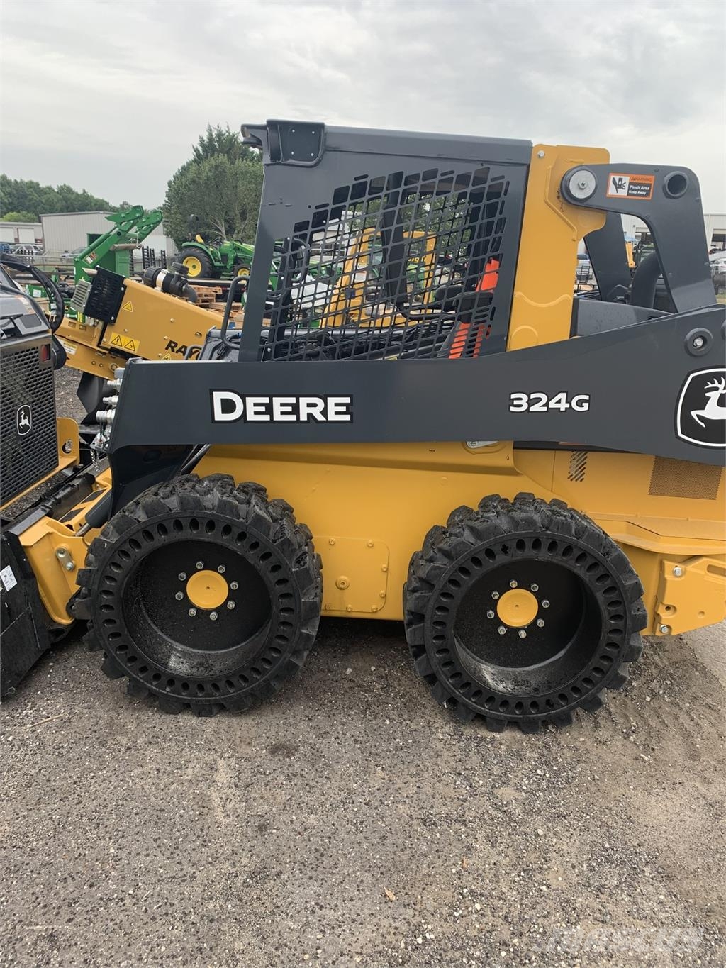 John Deere 324G Skid steer loaders