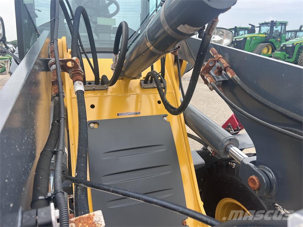 John Deere 324L Mini iekrāvēji