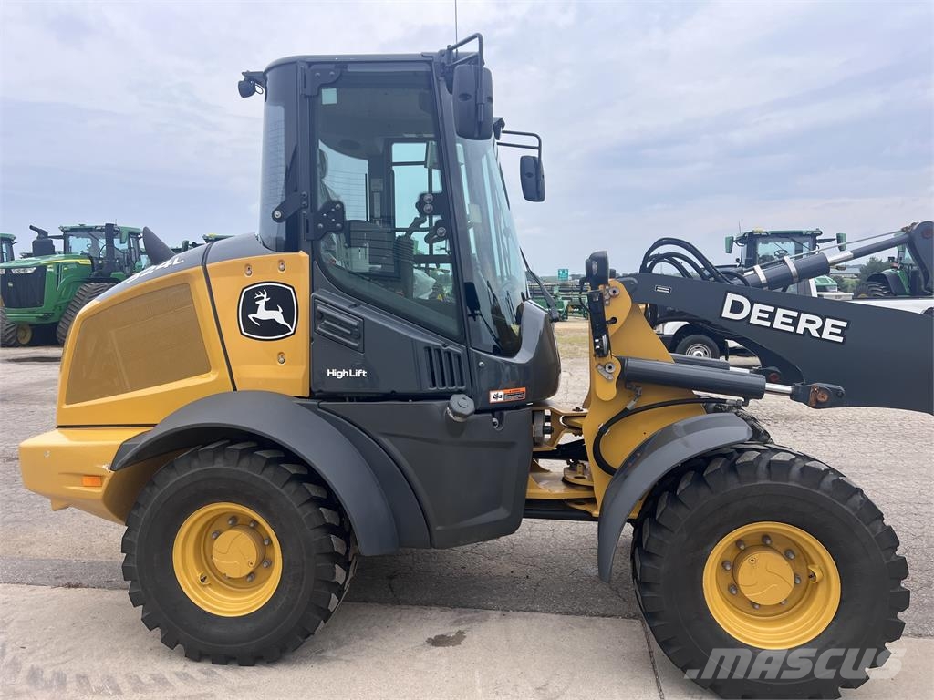John Deere 324L Mini iekrāvēji