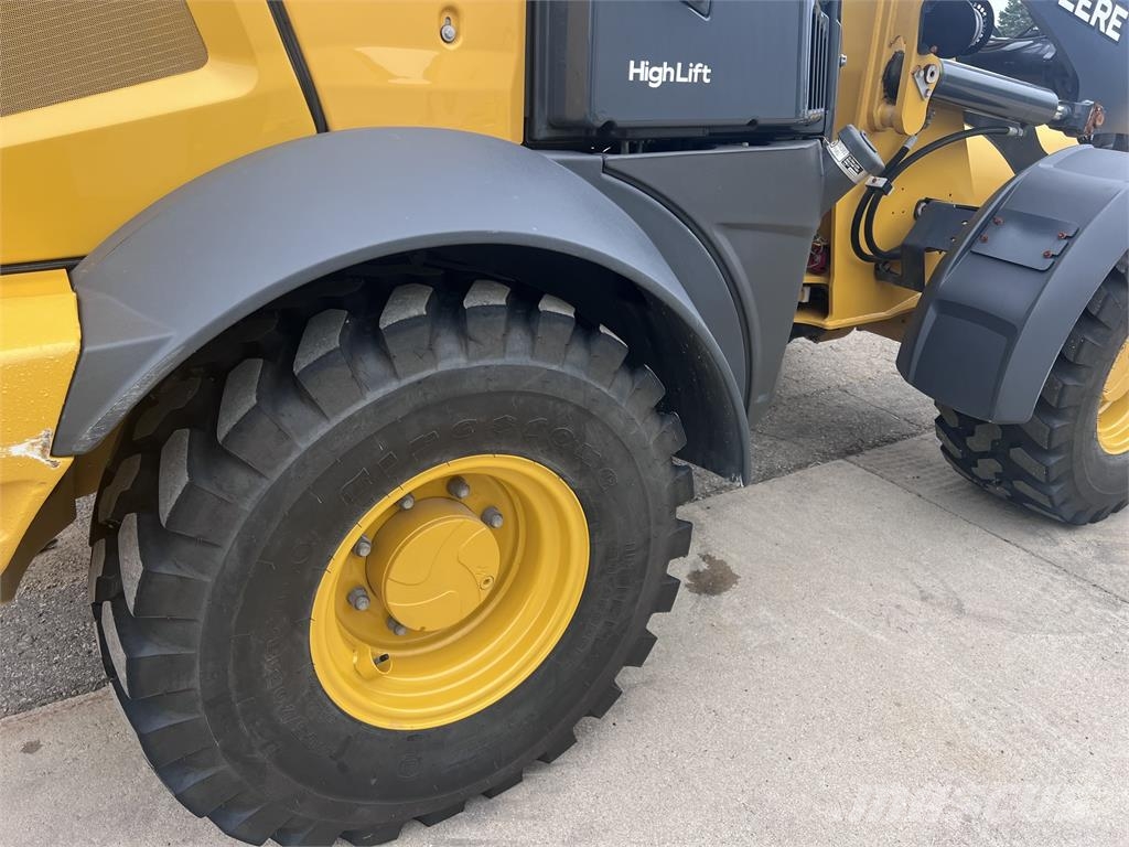 John Deere 324L Mini iekrāvēji