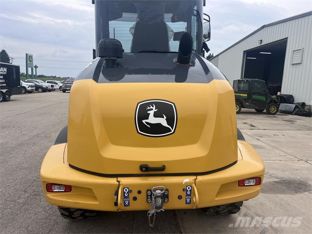 John Deere 324L Mini iekrāvēji