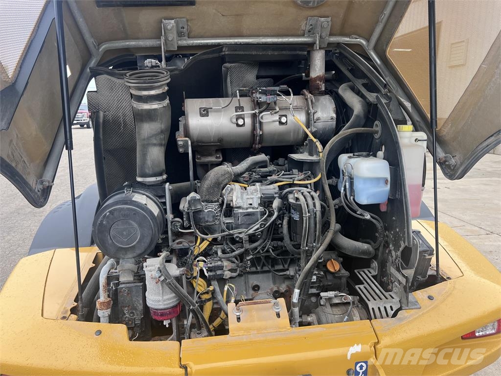 John Deere 324L Mini iekrāvēji