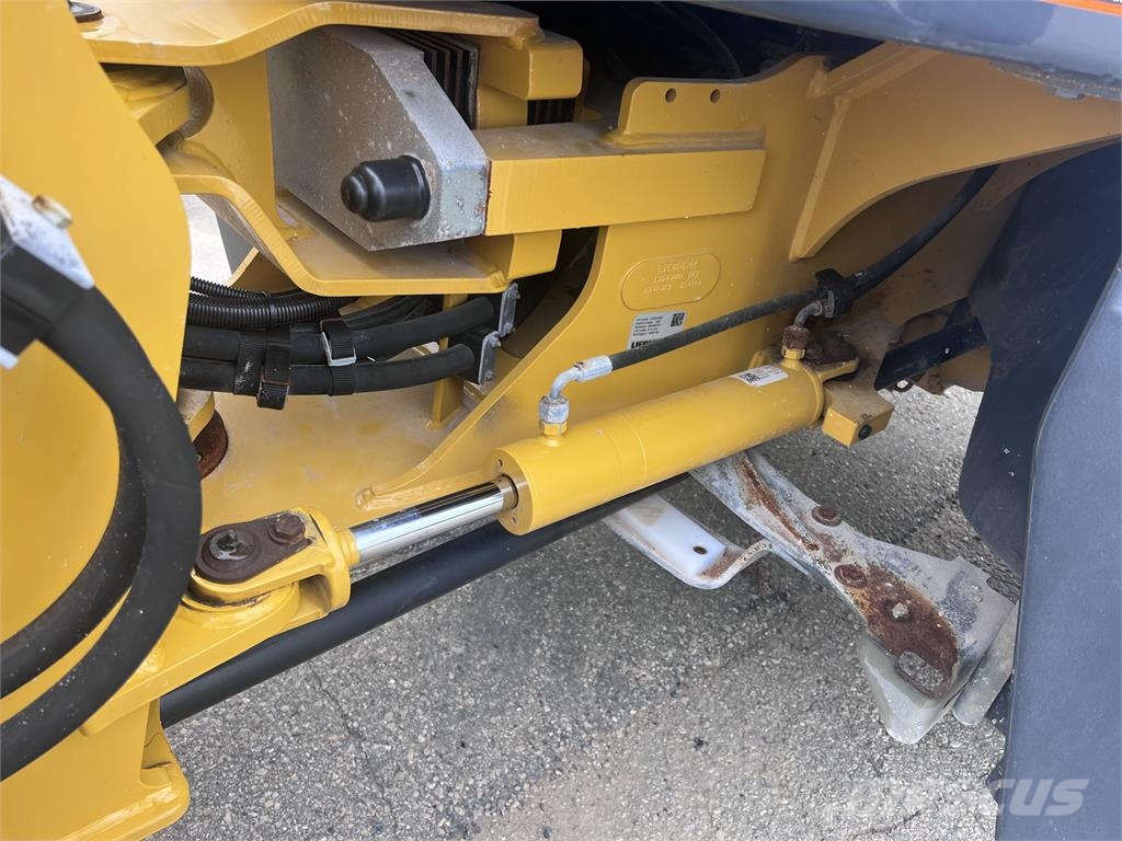 John Deere 324L Mini iekrāvēji