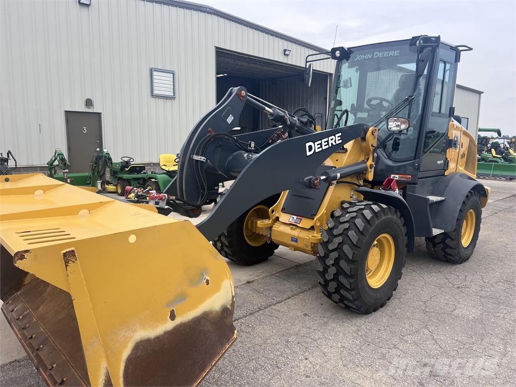 John Deere 324L Mini iekrāvēji