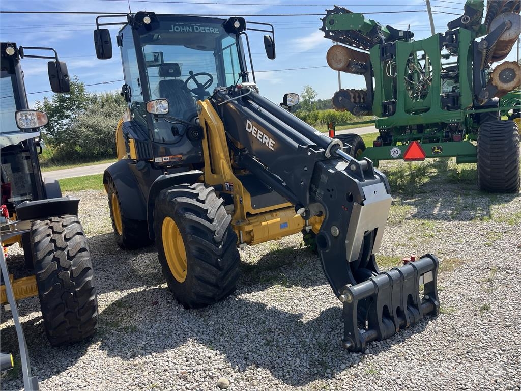 John Deere 326 P Мини товарачи