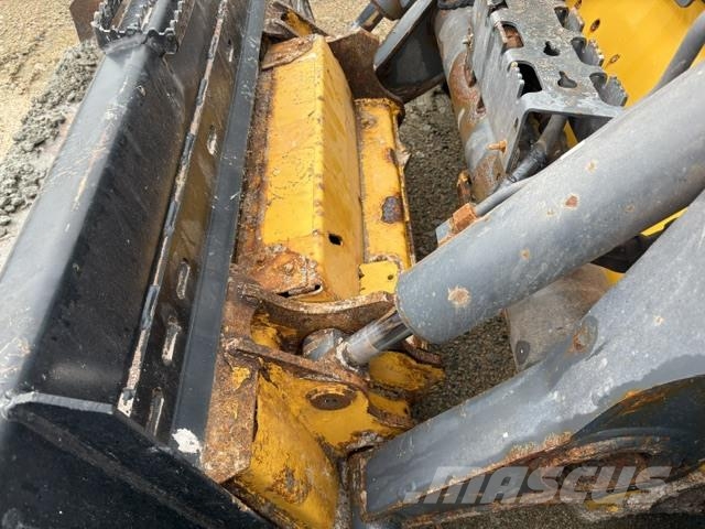 John Deere 330G Šmykom riadené nakladače