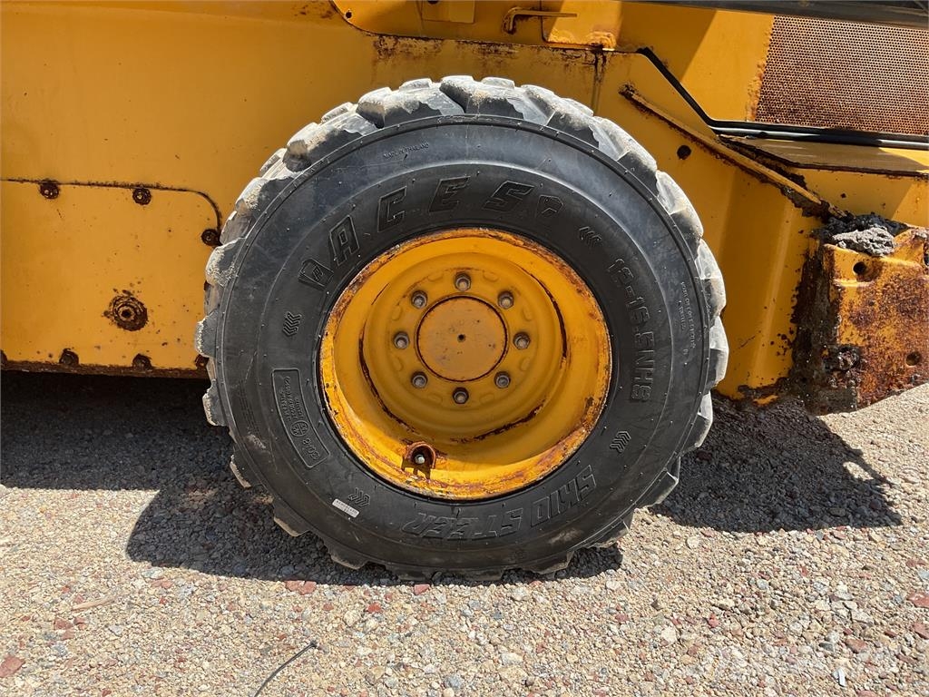 John Deere 330G Міні-навантажувачі