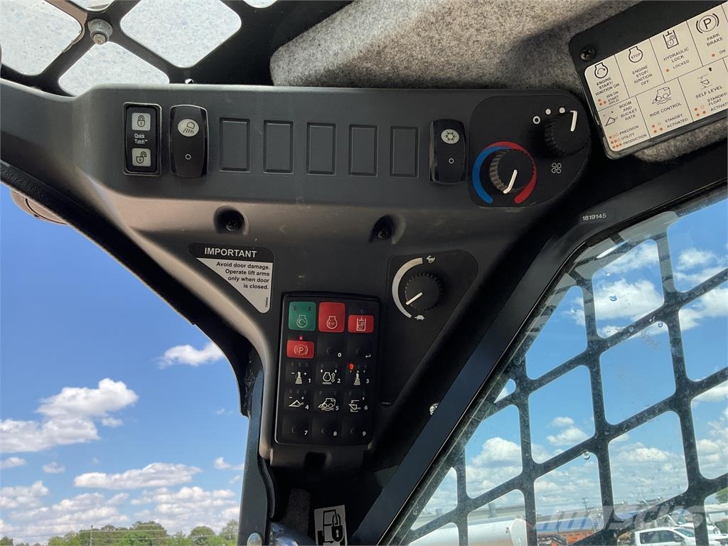 John Deere 330G Міні-навантажувачі