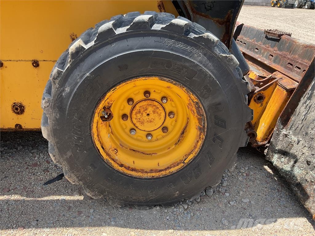 John Deere 330G Міні-навантажувачі