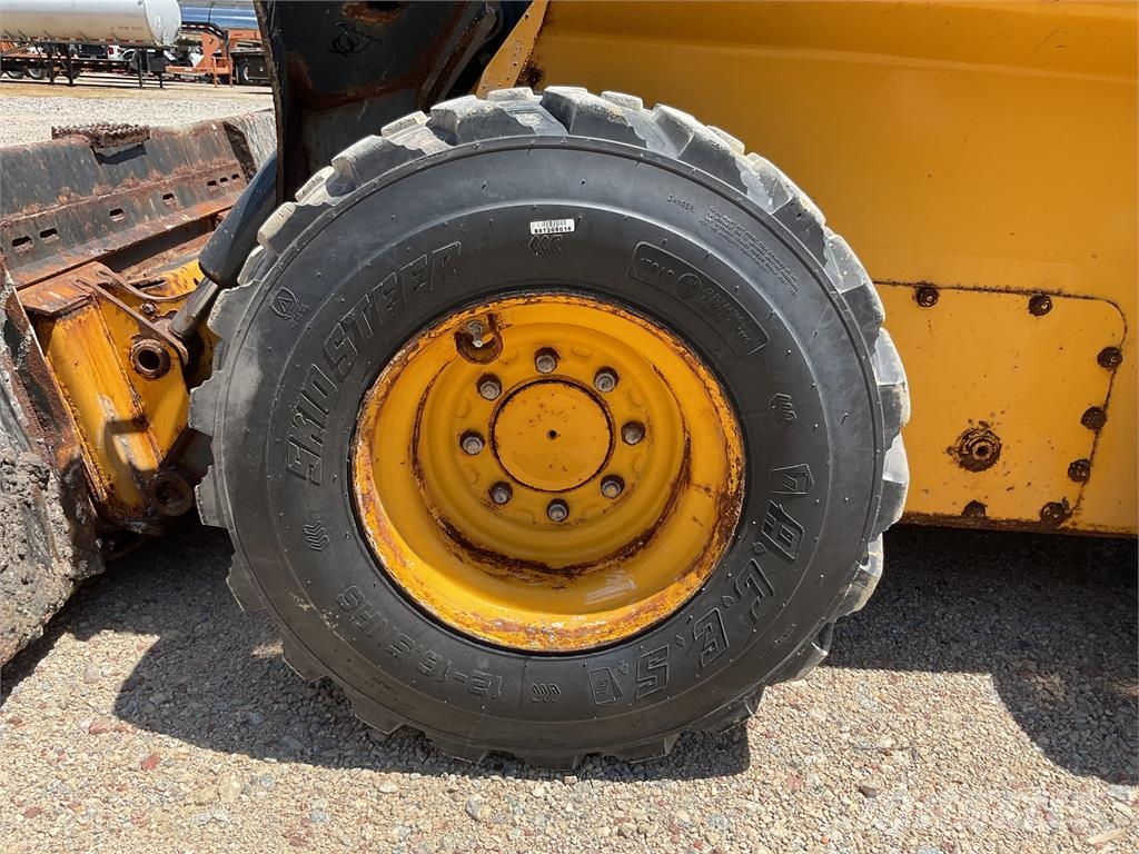 John Deere 330G Міні-навантажувачі