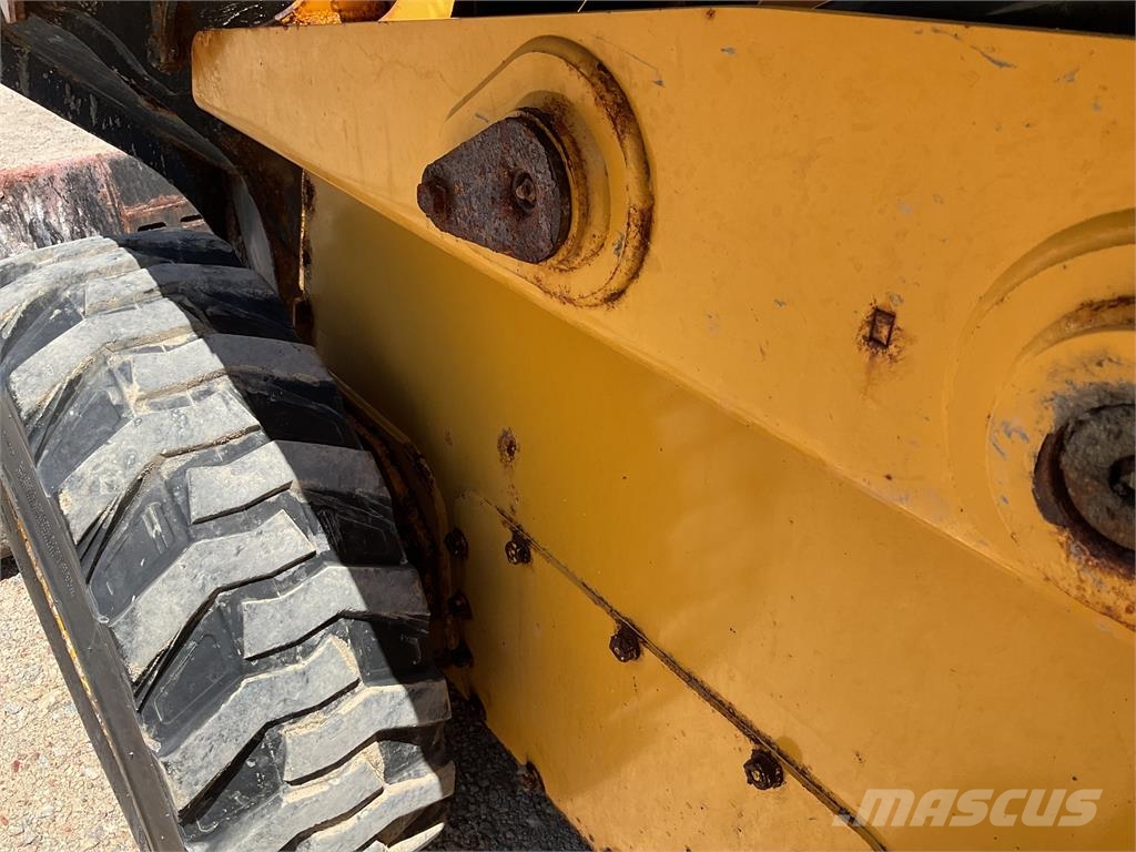 John Deere 330G Міні-навантажувачі