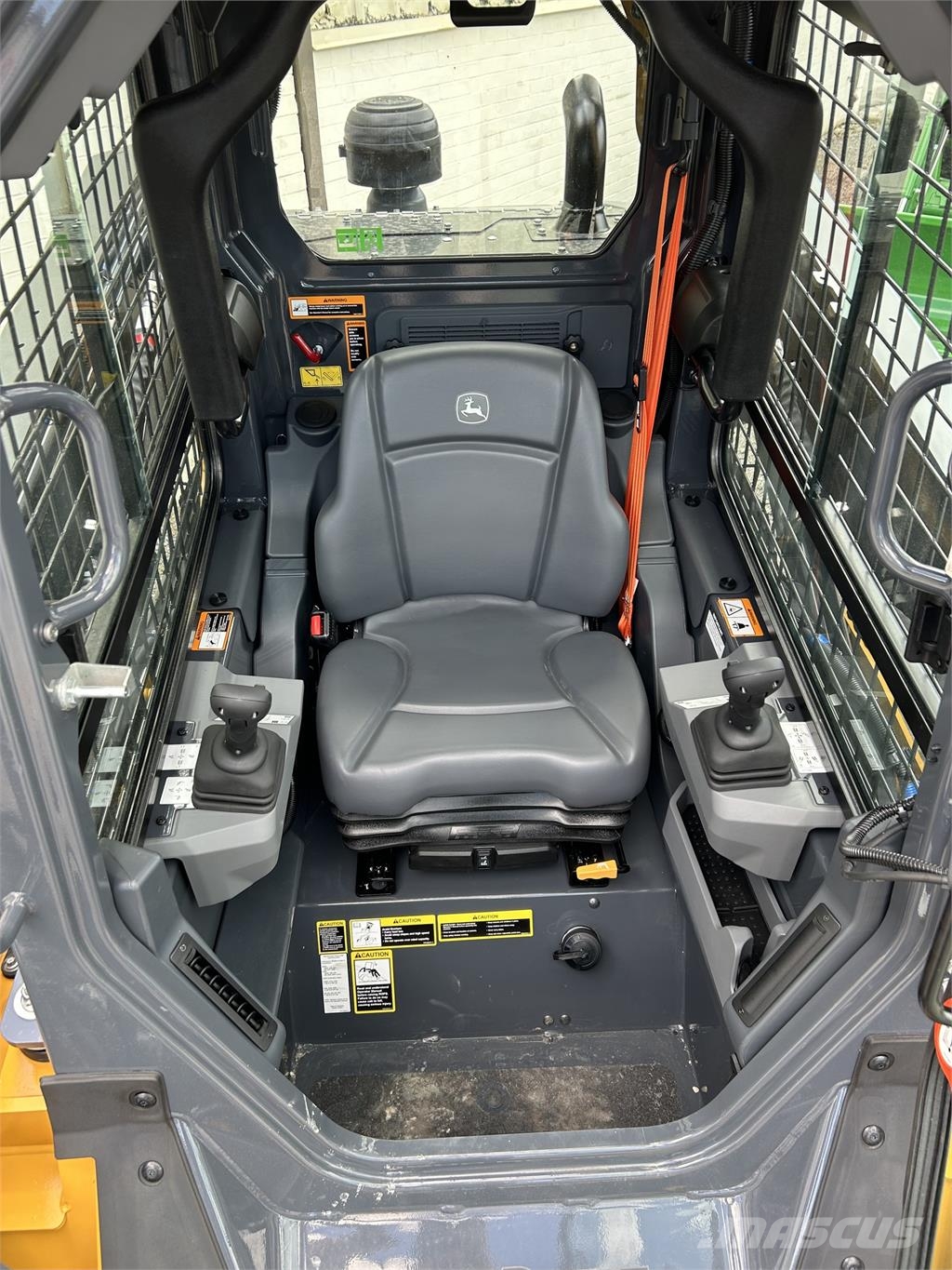 John Deere 331 P Mini krautuvai
