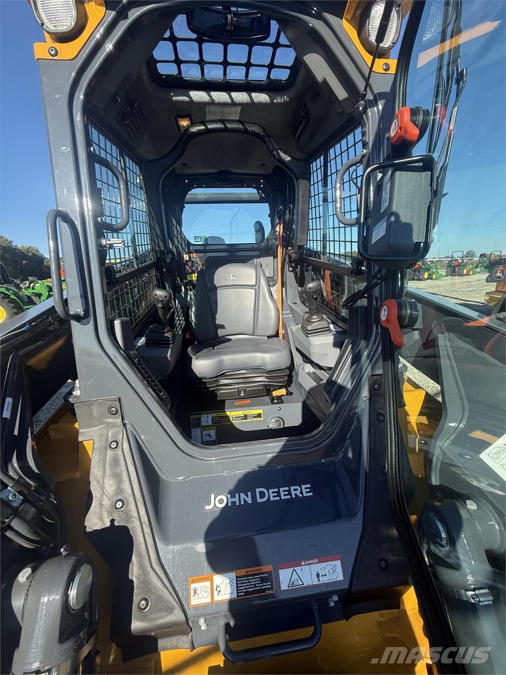 John Deere 331 P Miniladers