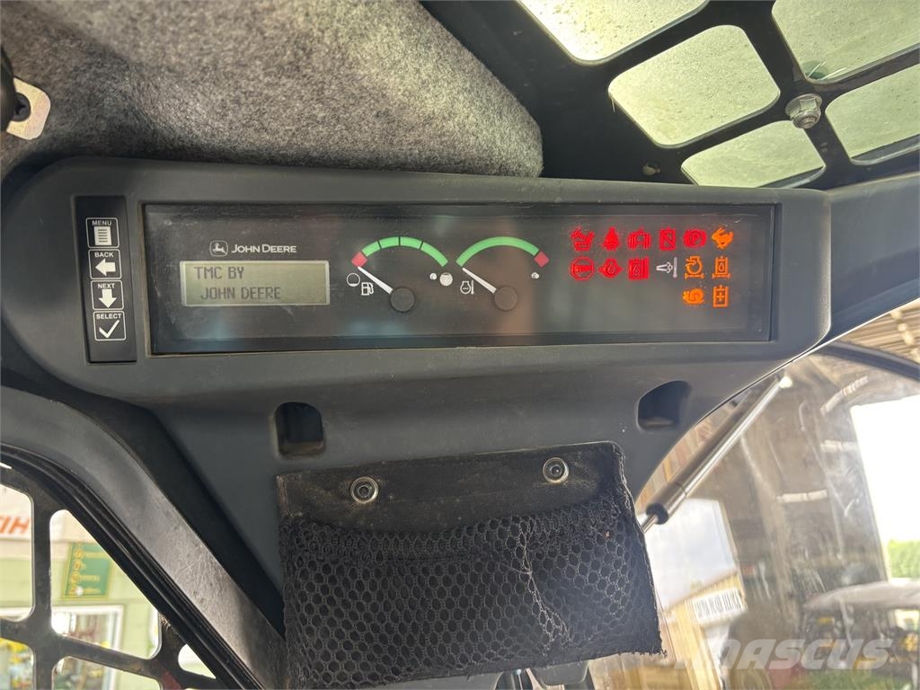 John Deere 331G لوادر صغيرة