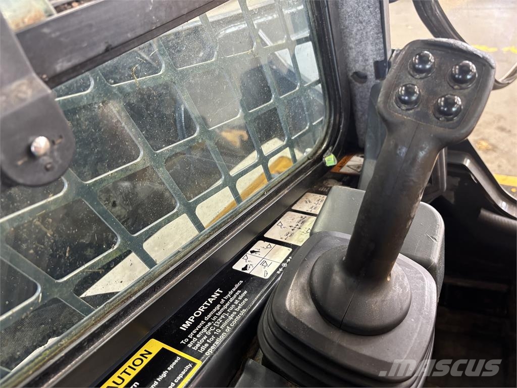 John Deere 331G لوادر صغيرة