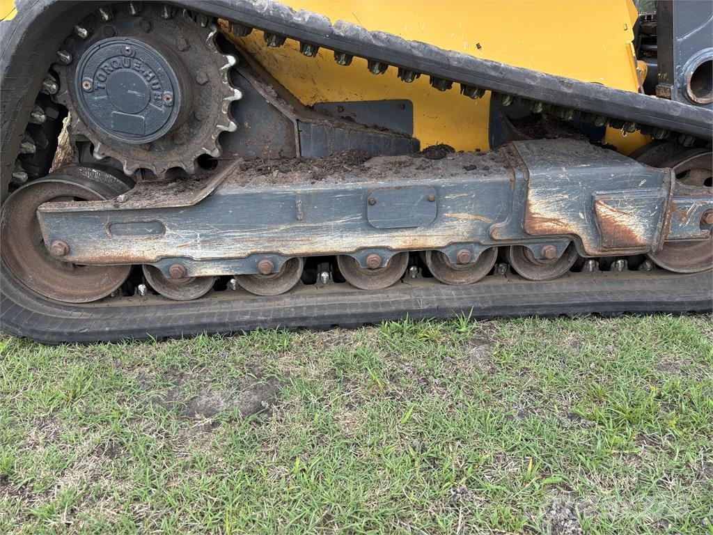 John Deere 331G لوادر صغيرة