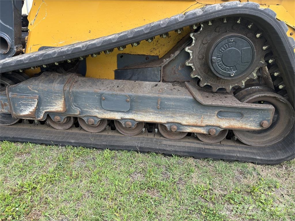 John Deere 331G لوادر صغيرة
