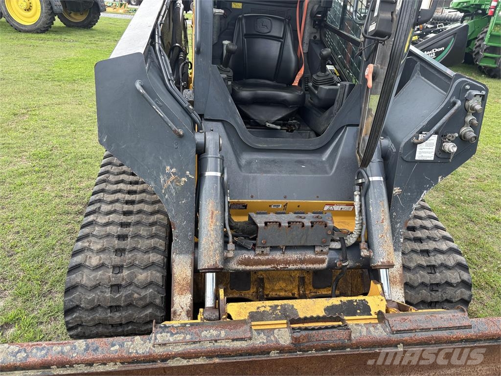 John Deere 331G لوادر صغيرة